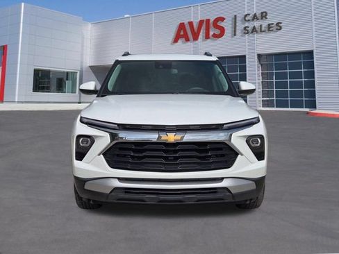 Used 2025 Chevrolet TrailBlazer LT AWD/4WD image 2
