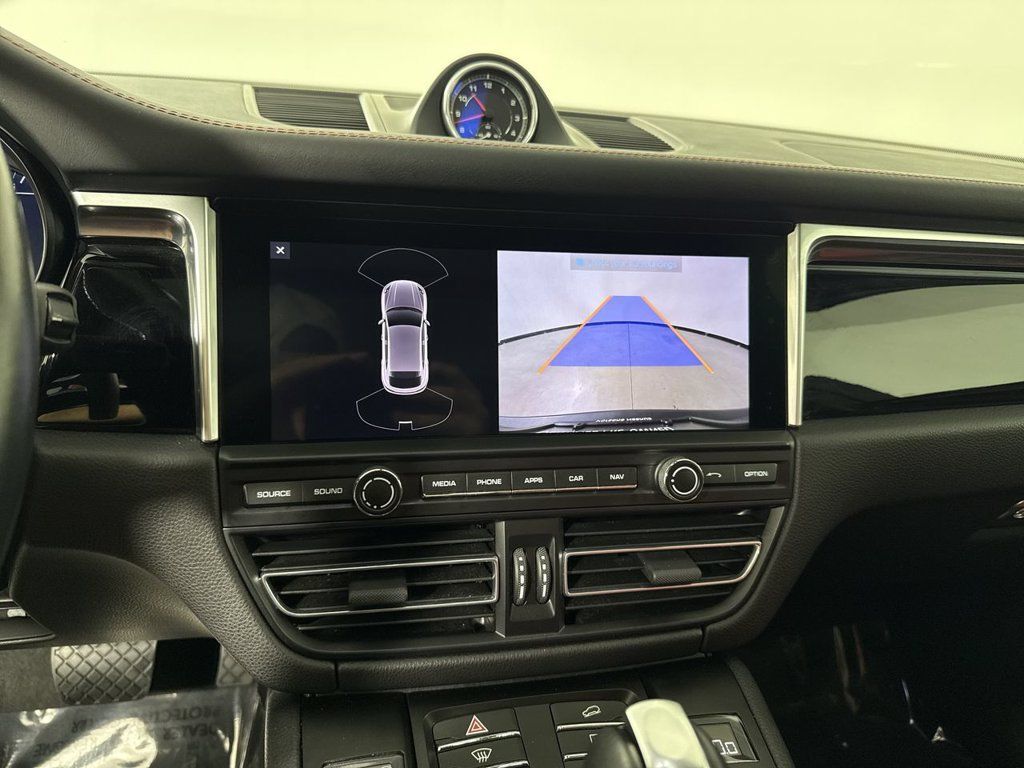 Certified 2021 Porsche Macan AWD/4WD image 30