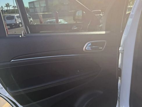 Used 2016 Jeep Grand Cherokee Limited AWD/4WD image 13