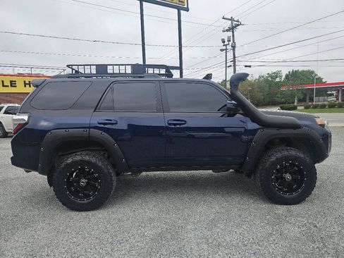 Used 2014 Toyota 4Runner SR5 AWD/4WD image 5