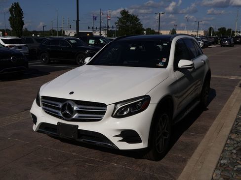 Used 2019 Mercedes-Benz GLC 300 4MATIC image 4
