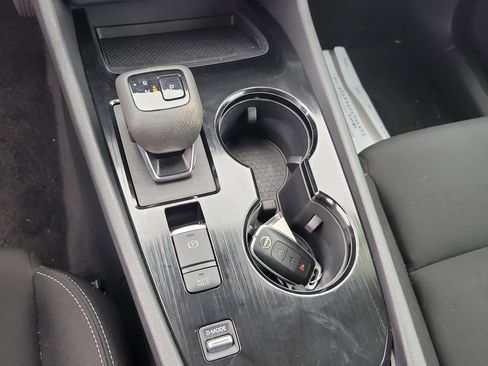 Used 2025 Nissan Rogue S image 25