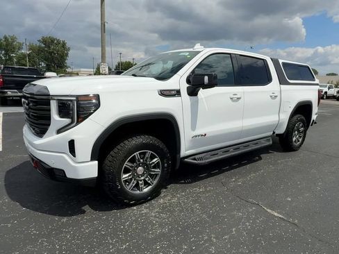 Used 2024 GMC Sierra 1500 AT4 w/ Technology Package AWD/4WD image 4