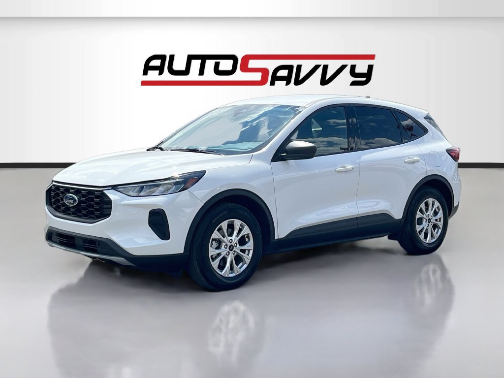 Used 2025 Ford Escape Active w/ Cold Weather Package FWD image 3