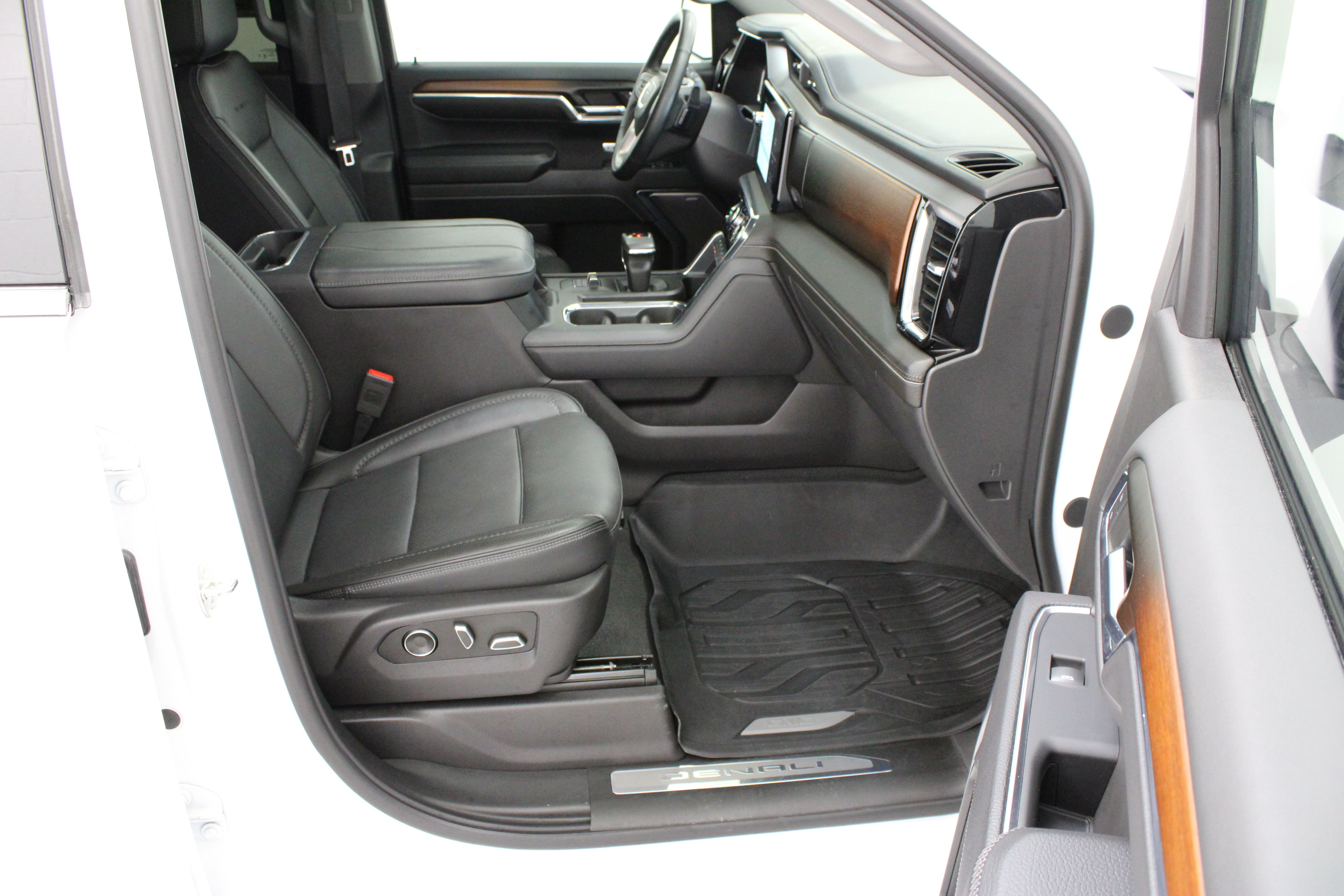 Used 2024 GMC Sierra 1500 Denali AWD/4WD image 42