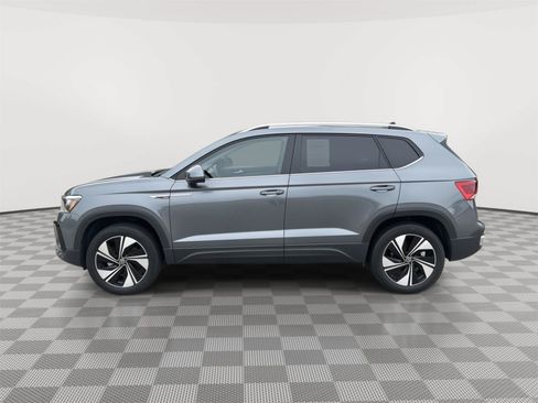 Used 2024 Volkswagen Taos SE AWD/4WD image 6