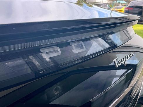 Used 2024 Porsche Taycan image 9