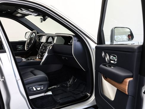 New 2026 Rolls-Royce Cullinan image 52