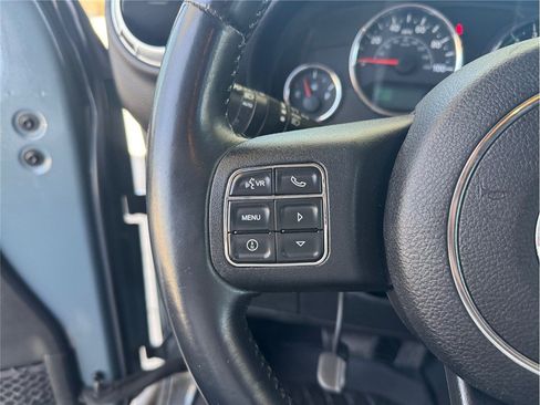 Used 2014 Jeep Wrangler Unlimited Sahara w/ Connectivity Group AWD/4WD image 36