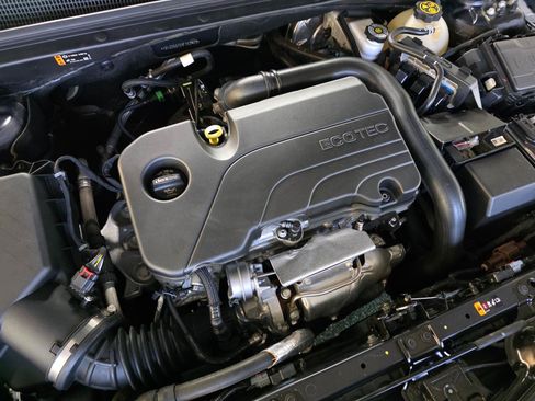 Used 2022 Chevrolet Malibu LT FWD image 35