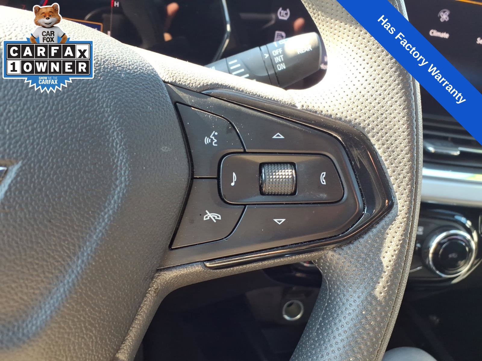 Used 2025 Chevrolet Trax LT FWD image 24