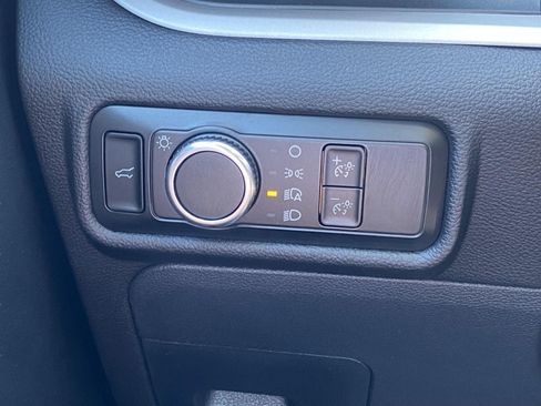 Used 2024 Ford Explorer XLT AWD/4WD image 17