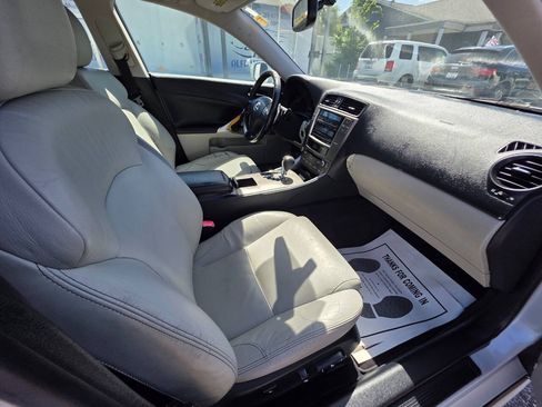 Used 2010 Lexus IS 250 w/ Preferred Accessory Package RWD image 12