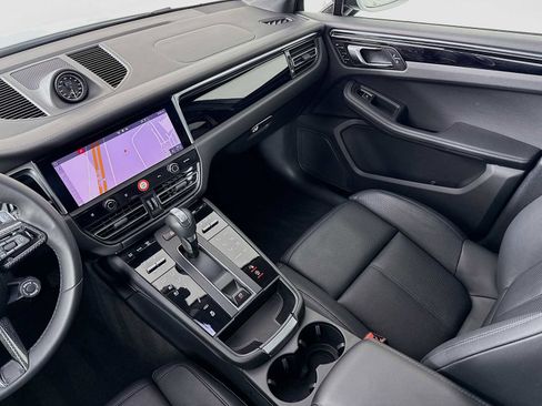 Certified 2025 Porsche Macan T image 26