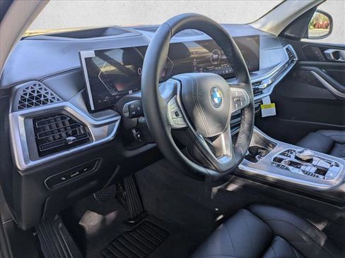 Used 2025 BMW X7 xDrive40i w/ Premium Package image 3