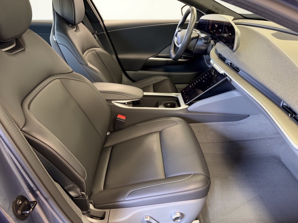 Used 2024 Lucid Air Pure RWD image 29