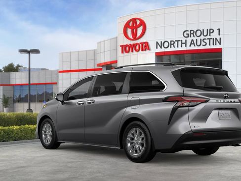 New 2026 Toyota Sienna XLE image 6