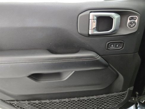 Used 2019 Jeep Wrangler Unlimited Sahara image 23