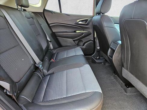 Used 2025 Chevrolet Trax LT w/ LT Convenience Package FWD image 24
