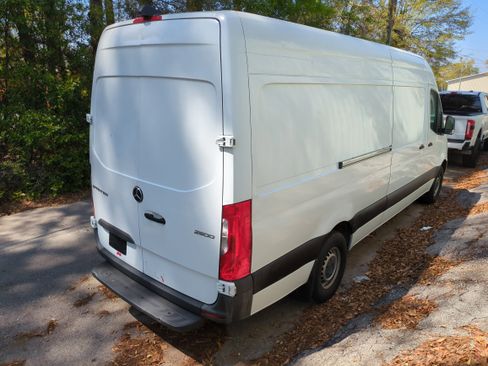 Used 2021 Mercedes-Benz Sprinter 2500 w/ Driver Convenience Package image 5