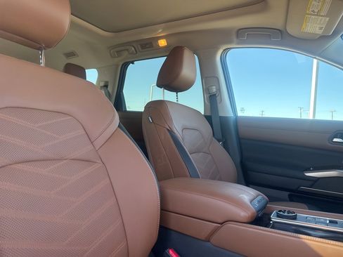 Certified 2025 Nissan Pathfinder Platinum image 31