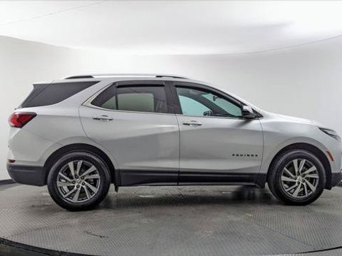 Used 2022 Chevrolet Equinox Premier AWD/4WD image 9