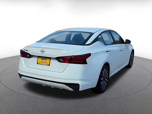Used 2025 Nissan Altima 2.5 SV FWD image 14