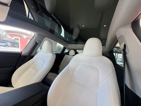 Used 2024 Tesla Model Y Long Range AWD/4WD image 9