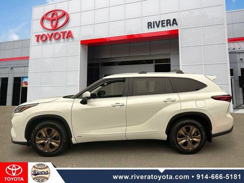 Used 2023 Toyota Highlander Bronze Edition AWD/4WD image 2