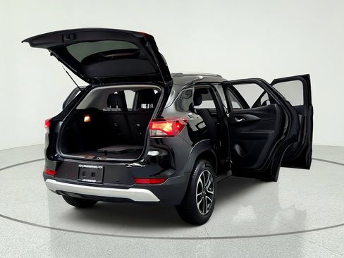Used 2024 Chevrolet TrailBlazer LT w/ LT Cold Weather Package FWD image 12