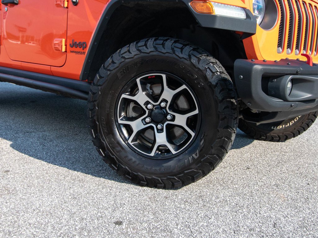 Used 2018 Jeep Wrangler Unlimited Rubicon w/ Dual Top Group AWD/4WD image 16