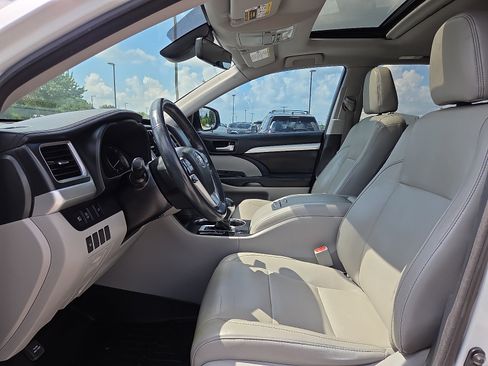 Used 2018 Toyota Highlander XLE FWD image 17