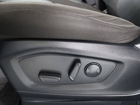 Used 2023 Ford Explorer XLT image 18