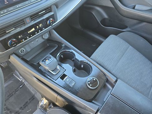 Used 2023 Nissan Rogue SV image 21