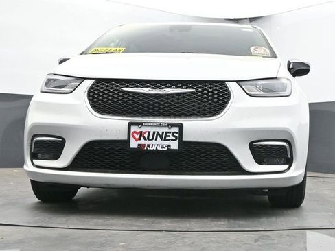 Used 2023 Chrysler Pacifica Limited FWD image 48