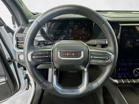 Used 2025 GMC Acadia Elevation image 9