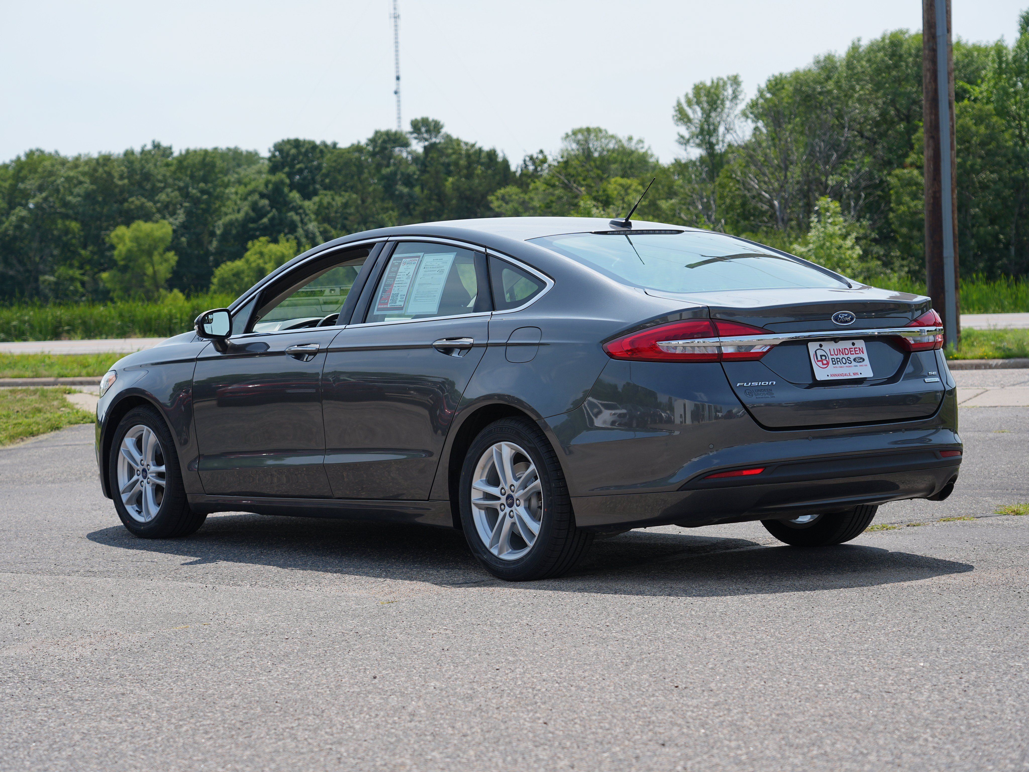 Used 2018 Ford Fusion SE w/ Fusion SE Technology Package FWD image 6