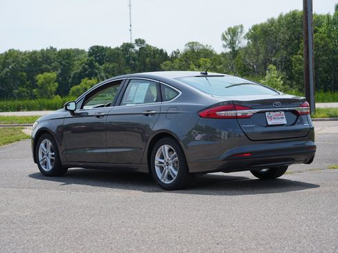 Used 2018 Ford Fusion SE w/ Fusion SE Technology Package FWD image 6