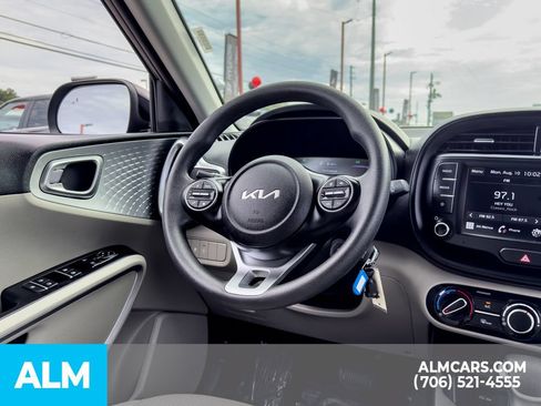 Used 2025 Kia Soul LX w/ LX Technology Package FWD image 15