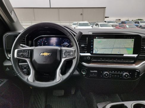 Used 2025 Chevrolet Silverado 2500 LT AWD/4WD image 11