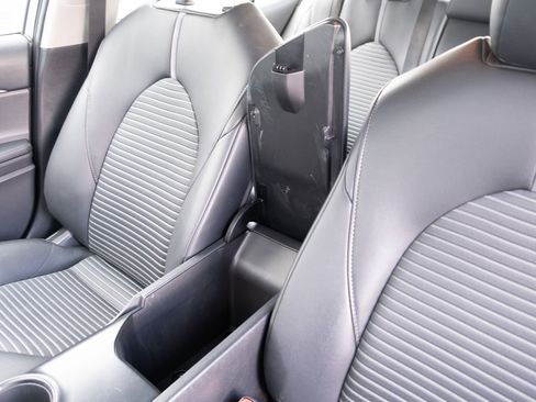 Used 2018 Toyota Camry SE image 8