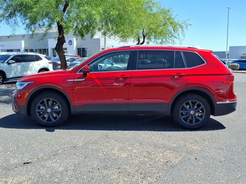 Certified 2024 Volkswagen Tiguan SE image 4