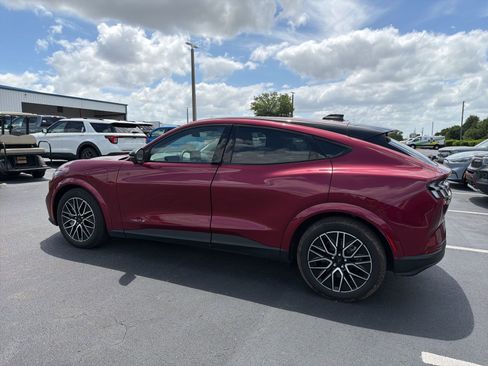 Used 2025 Ford Mustang Mach-E Premium image 9