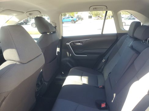 Used 2022 Toyota RAV4 XLE image 11