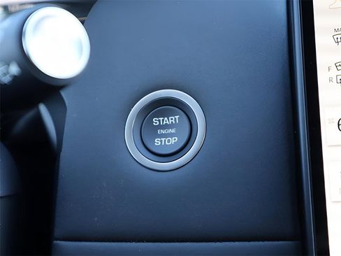 New 2025 Land Rover Discovery Sport S image 28