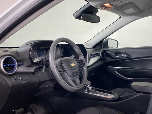 Used 2026 Chevrolet Trax LS FWD image 3