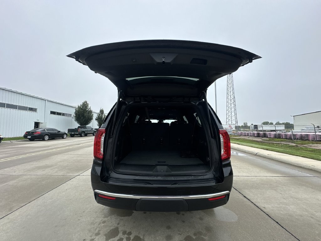 Certified 2024 GMC Yukon XL SLT w/ SLT Luxury Package AWD/4WD image 26