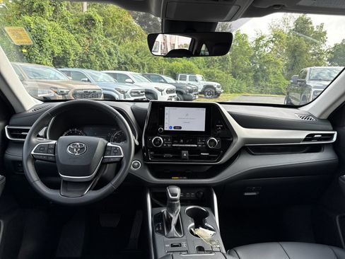 Used 2026 Toyota Highlander XLE AWD/4WD image 13