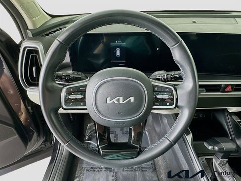 Certified 2025 Kia Sorento EX w/ Panoramic Sunroof Package image 11