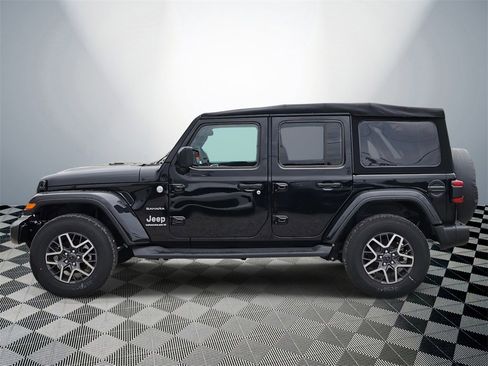 Used 2024 Jeep Wrangler Sahara image 5